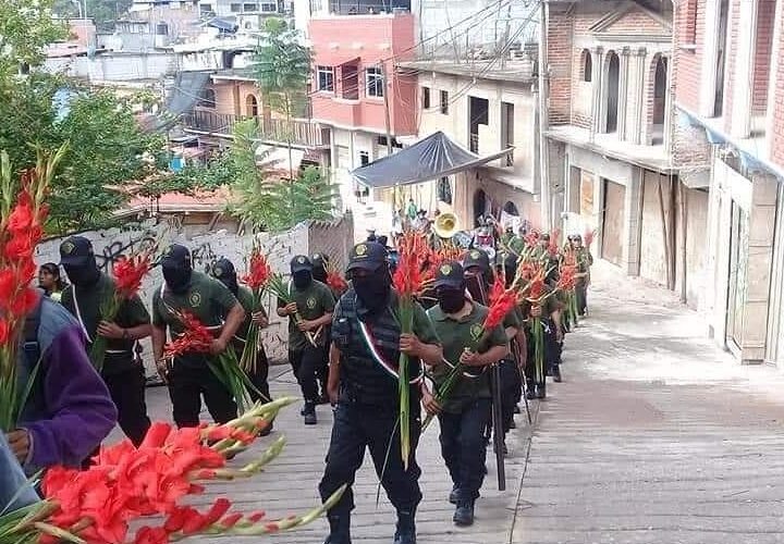 Conforman policía comunitaria de Xalpatláhuac, hombres encapuchados.