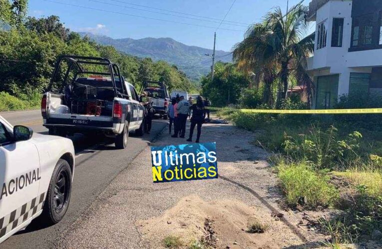 Con huellas de tortura y balazos localizan muertos a 2 hombres en la zona rural de Acapulco.