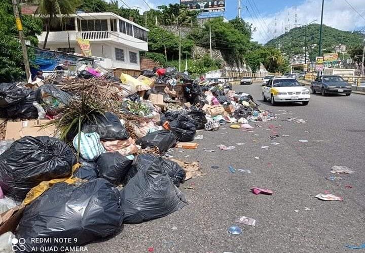 DECRETAN EMERGENCIA SANITARIA EN ACAPULCO POR TANTAS TONELADAS DE BASURA EN LAS CALLES