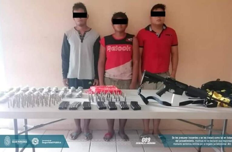 Captura la Policía Estatal a 3 sujetos con armamento y presunta droga en Acapulco.