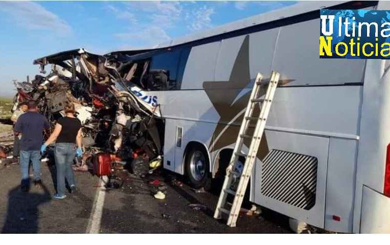 16 muertos y 22 en trágico camionazo en Sonora.