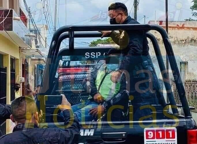 Un Trabajador de una tienda Elektra fue detenido por amenazar a los clientes.