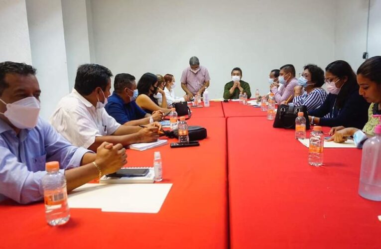 Realiza primera sesión de cabildo, el presidente municipal de Tlapa Gilberto Solano.