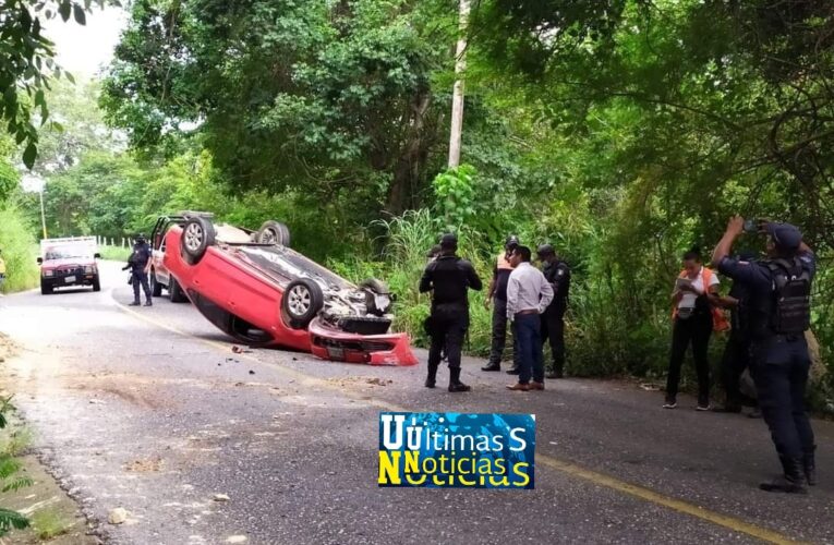 En estado de ebriedad se accidenta el juez calificador de San Luis Acatlán.