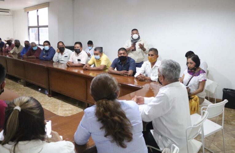 Recibe Secretario General de Gobierno a autoridades municipales de Xalpatláhuac