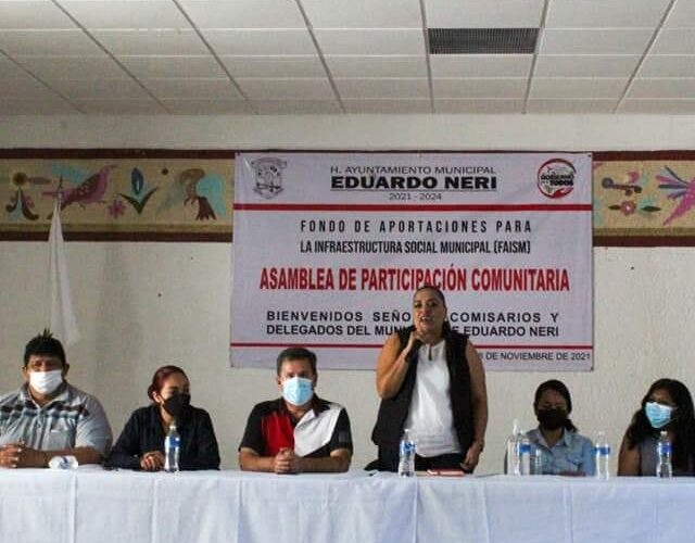 Se reúne la presidenta municipal de Zumpango, Sara Salinas con comisarios del municipio.