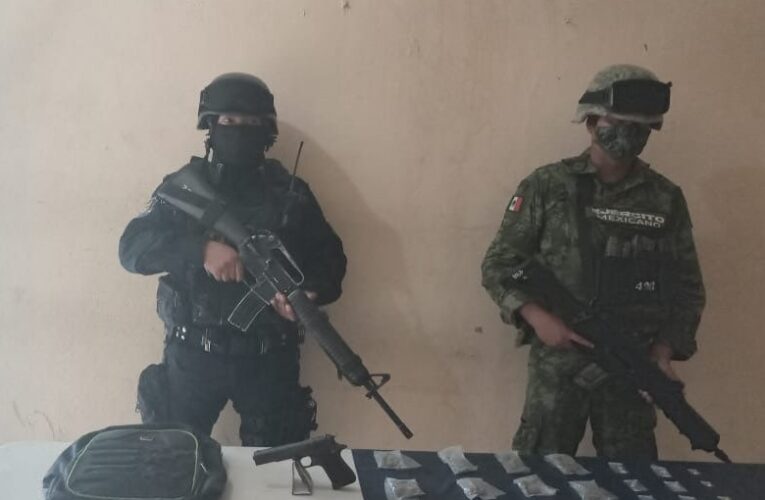 Aseguran la Policía Estatal y SEDENA presunta droga en el municipio de Acapulco.