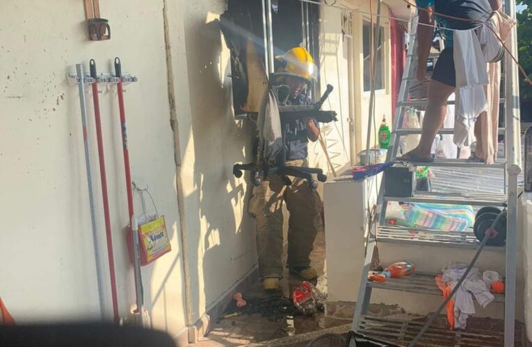 Bomberos de Acapulco sofoca incendio en la colonia Alianza Popular