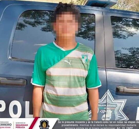 Detiene la Policía Estatal a un sujeto con una pistola en Tecpan de Galena.