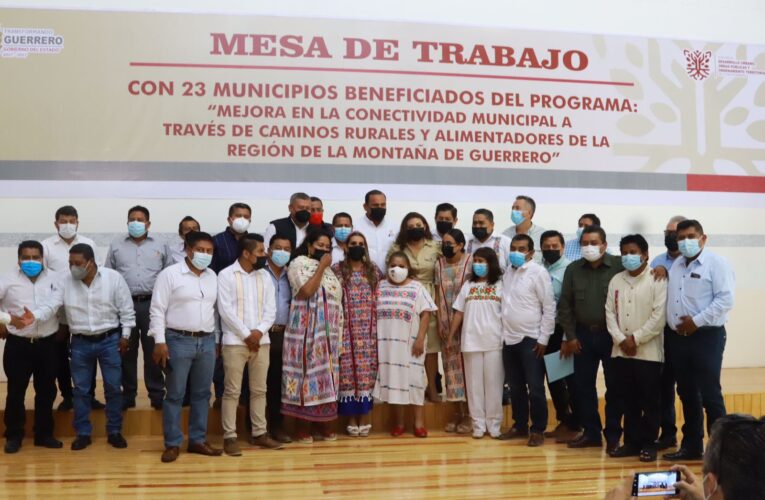 Se reúne Evelyn Salgado con alcaldes de 23 municipios de la Montaña y Costa Chica de Guerrero.