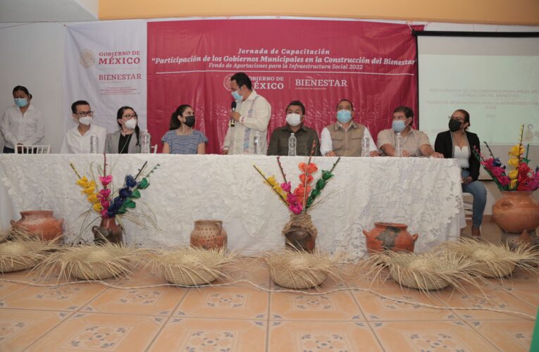 Asisten alcalde de Tlapa, Gilberto Solano a la capacitación del fondo de apoyo de aportaciones para la infraestructura social.