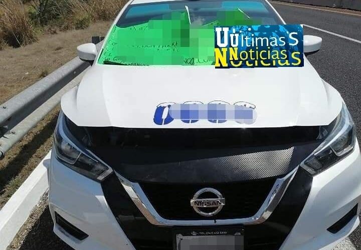 Localizan 2 hombres descuartizados en un taxi en Acapulco.