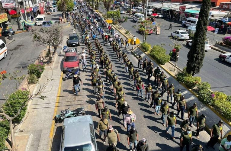 Marchan en Chilpancingo autoridades de la CRAC y organizaciones en rechazo al mecanismo de la consulta.