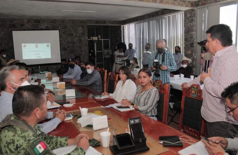 El alcalde de Teloloapan, Homero Hurtado, se reunió con pobladores de la región minera de Tehuixtla.