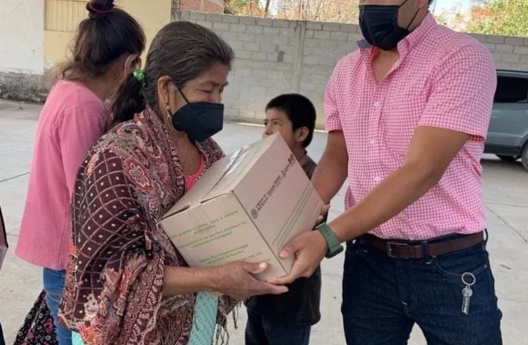 Compromiso de trabajo por los que menos tienen en el municipio de Xalpatláhuac: Juan René Larios Manzanares.