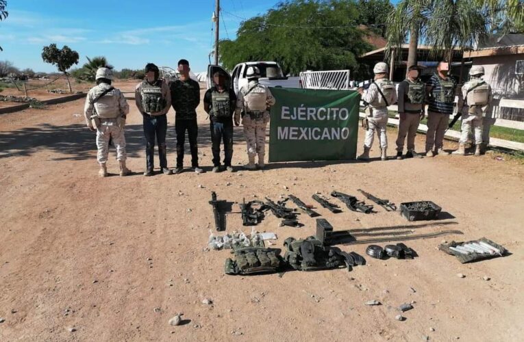 Aseguran a 5 hombres con armamento y equipo táctico en Caborca