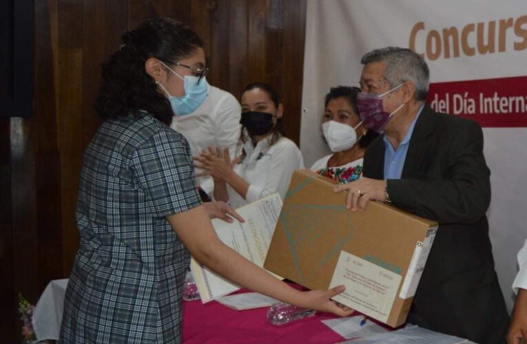 Premian la SEG y Cocytieg a alumnas ganadoras del Primer Concurso Estatal de Ensayo