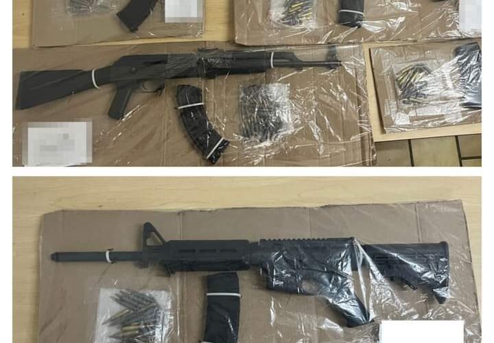 ABANDONAN EN GUAYMAS SONORA VEHÍCULO CARGADO CON ARMAS LARGAS.