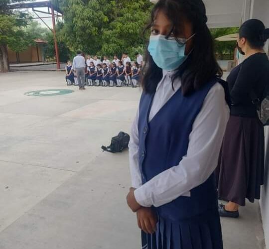 Discriminó director a alumna, le impidió tomarse foto de generación. 