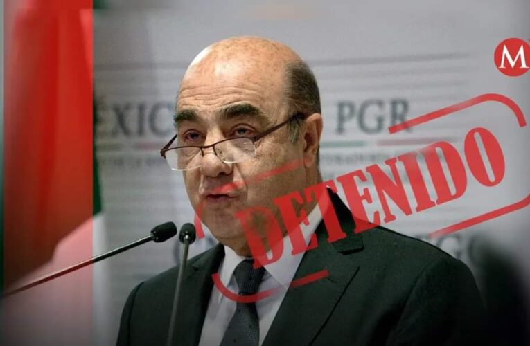 Por el caso Ayotzinapa, la FGR detiene a Jesús Murillo Karam.