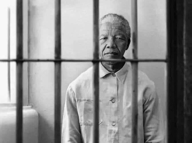 CUANDO NELSON MANDELA OFRECIÓ EL ALMUERZO AL QUE SE ORINÓ EN SU CABEZA…