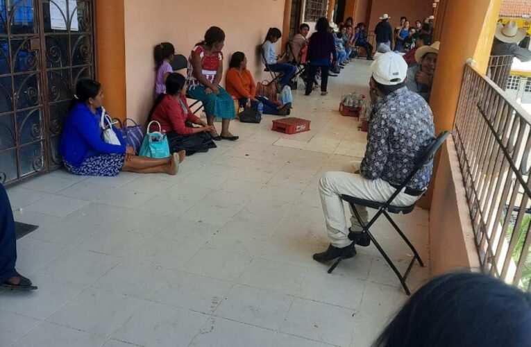 Tomado el Ayuntamiento de Metlatónoc, porque no hay obras.