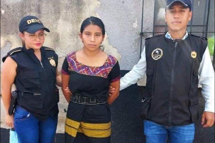 ¡MUJER ASESINA A SU ESPOSO POR LANZARLE ATOLE HIRVIENDO A SU BEBÉ!