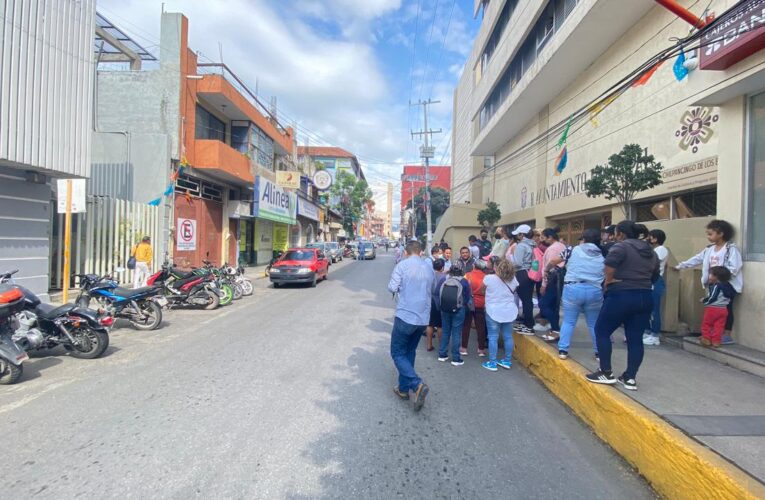 Atiende Capach a colonos de la Lomas de Insurgentes, en Chilpancingo.