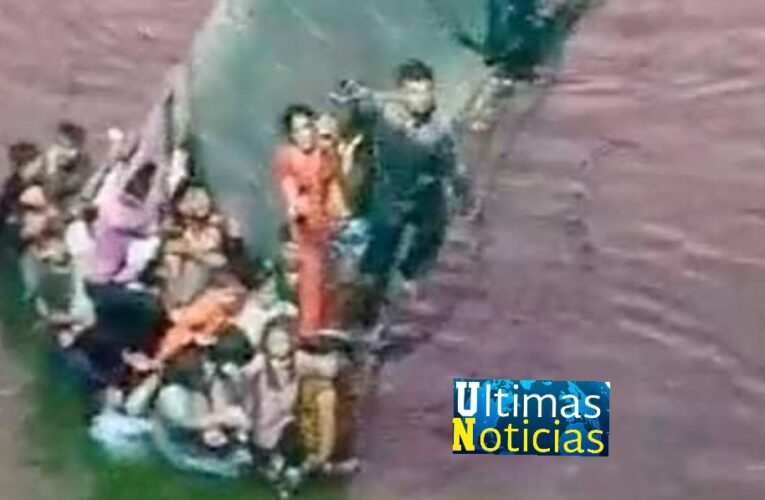 Tragedia; un puente con cientos de personas se derrumba en el oeste de la India.