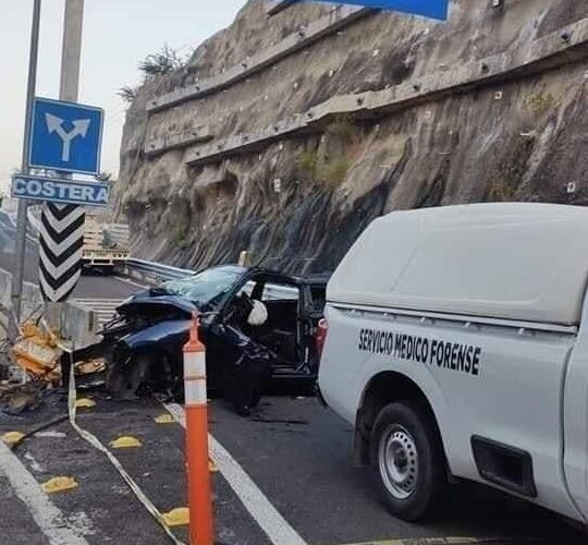 2 personas fallecidas en accidente automovilístico en macrotunel de Acapulco.