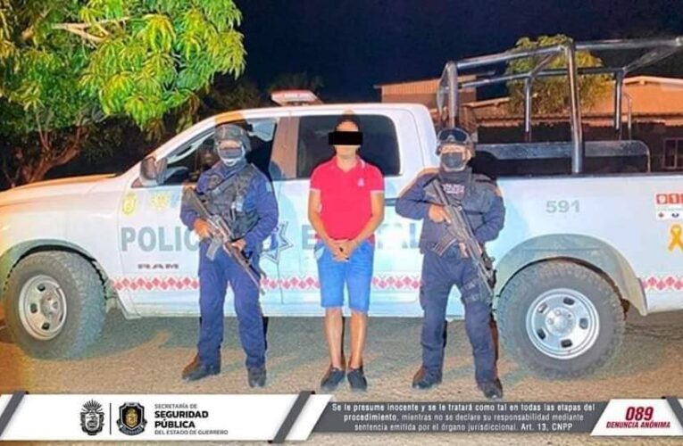 Capturan a sujeto con una pistola en la Costa Chica.