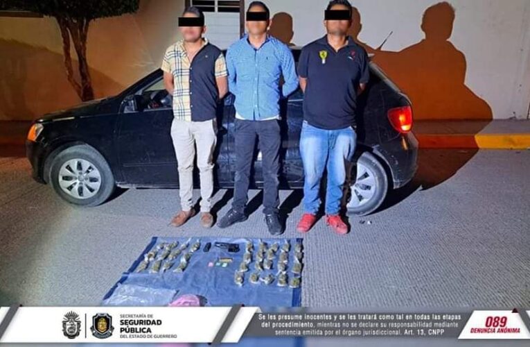 Cayeron 3 narcomenudistas con droga y arma en Chilpancingo.!!