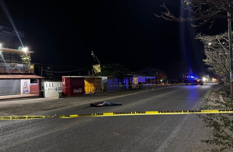 Asesinan a tiros a menor de edad en Zihuatanejo.