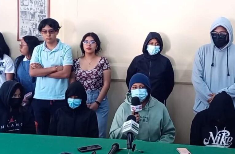 DENUNCIAN DESINTERÉS DEL RECTOR, POR ATENDER CASO DE CÁMARAS ESPÍAS EN BAÑOS DE MUJERES.  