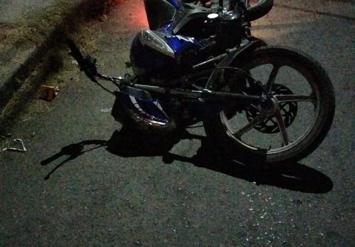 Después de una persecución, ejecutan a motociclista narcomenudista en Iguala.