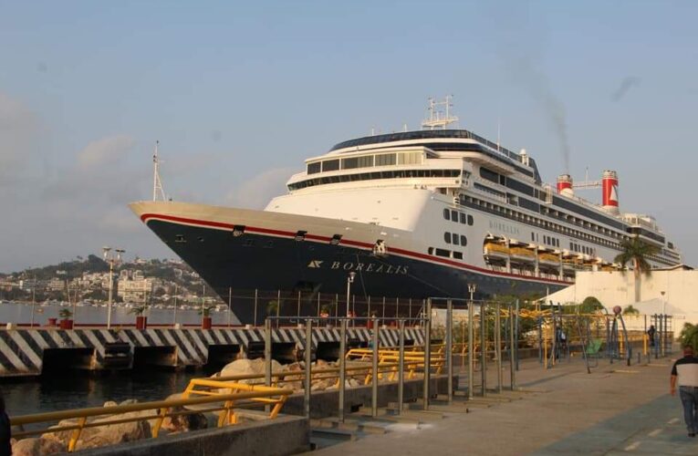 Visita Acapulco el crucero MS borealis.  Con 817 pasajeros y 627 tripulantes, procedente de San Diego, Estados Unidos, atracó en la Bahía de Acapulco el crucero MS Borealis.
