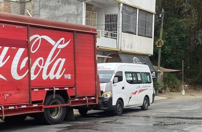 Ejecutan a chofer de una urban, en presencia de turistas en Acapulco.