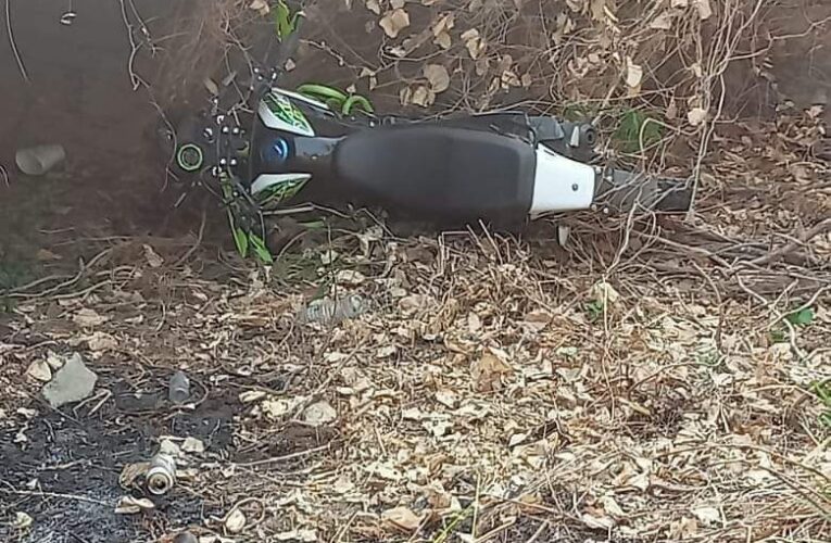 Cayó a un barranco y murió motociclista que circulaba en la Costa Grande.