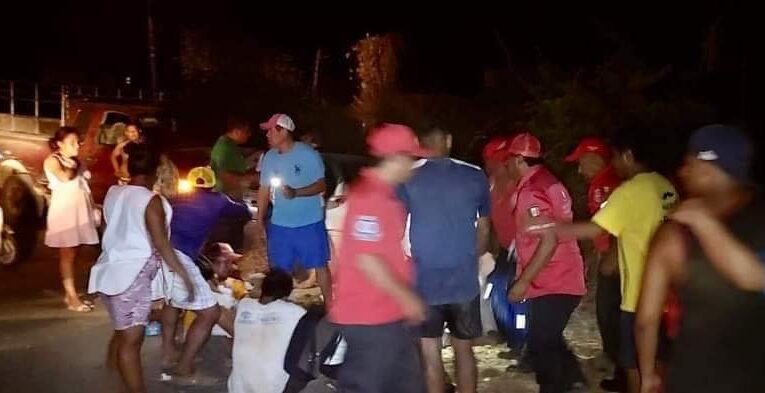 Aparatoso accidente automovilístico, sobre libramiento Ometepec-Tlacoachistlahuaca; 3 heridos.