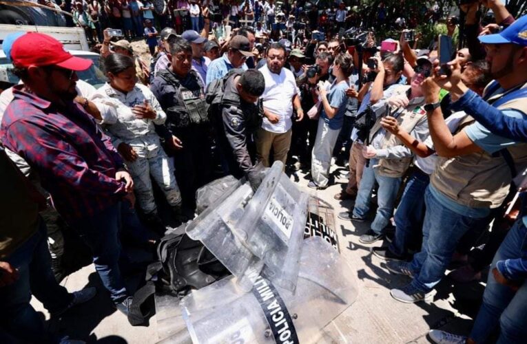 Logra gobierno de Evelyn Salgado acuerdos con manifestantes del Circuito Azul y Montaña Baja.