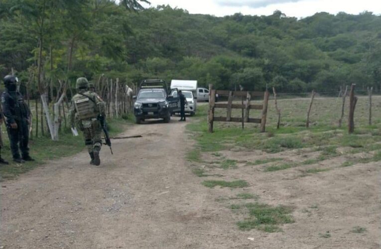 3  muertos, durante un enfrentamiento a balazos contra policías en Zumpango!!
