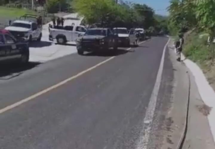 Localizan a una persona privada de la vida, en un Volkswagen, sobre la carretera Taxco Iguala.