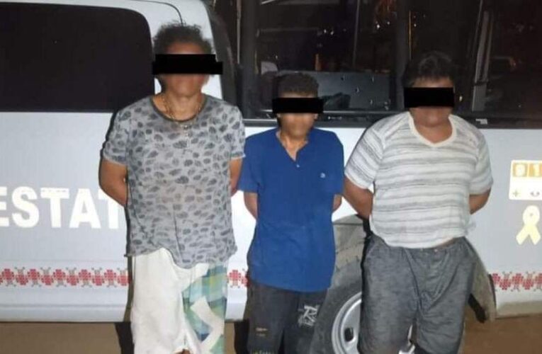 Capturan a tres marihuaneros, que intentaban darse a la fuga con su  droga!!