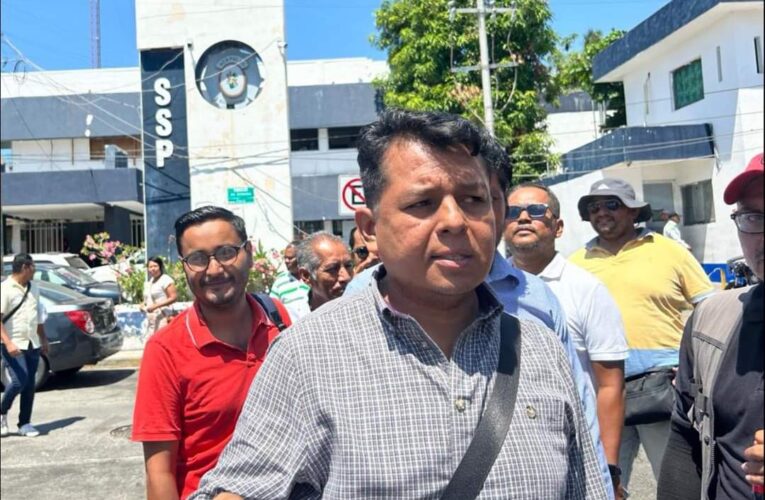 Detienen y llevan esposado a periodista tres horas en Acapulco