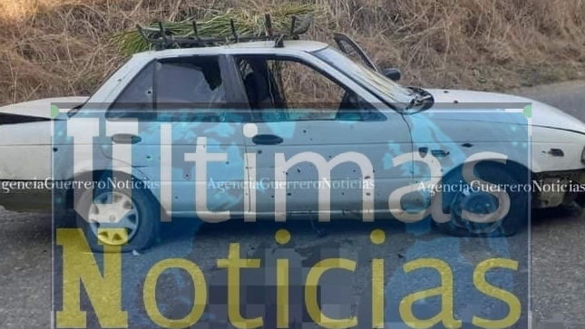 Asesinan y queman en Coyuca de Benítez, a 2 tipos en un auto 