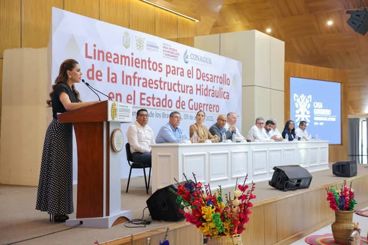 “EL AGUA POTABLE ES UN DERECHO Y UNA PRIORIDAD EN SU GOBIERNO.” EVELYN SALGADO